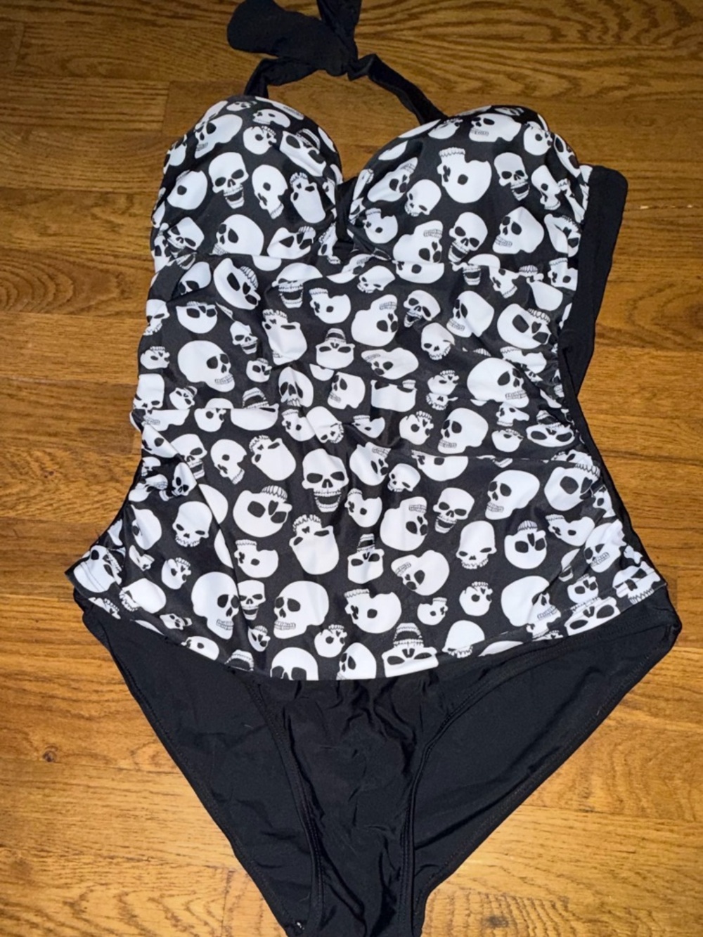 Black & White Skull Print One-Piece Swimsuit